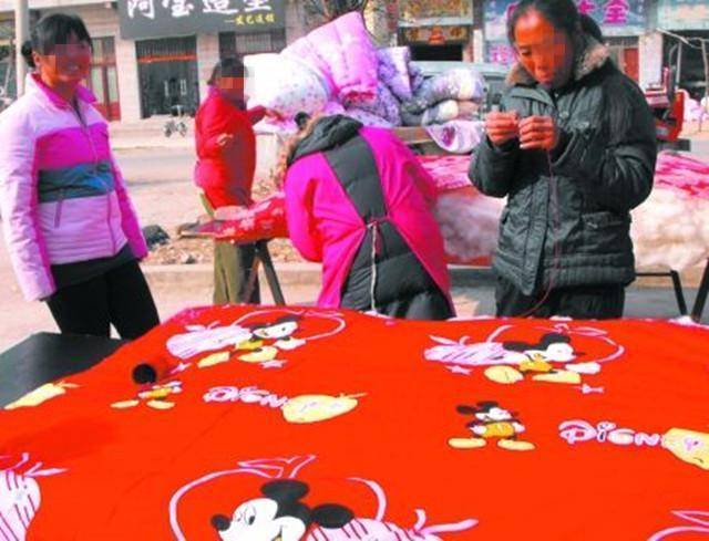 弟弟進城看哥哥,大嫂嫌髒不讓進屋,下樓聽到鄰居對話,傻住!