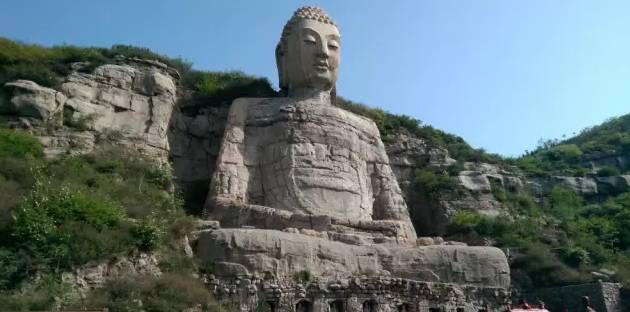 世界上最早的石刻大佛：武則天為它披袈裟，神秘消失600年後再現人間！