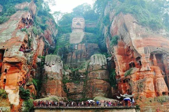 世界上最早的石刻大佛：武則天為它披袈裟，神秘消失600年後再現人間！
