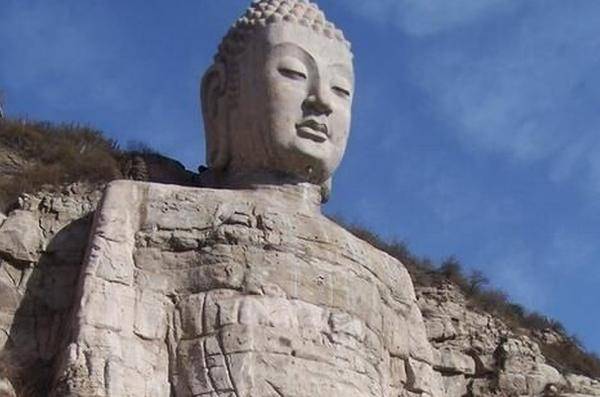 世界上最早的石刻大佛：武則天為它披袈裟，神秘消失600年後再現人間！