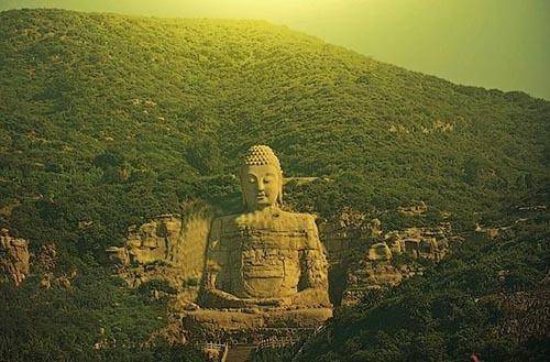 世界上最早的石刻大佛：武則天為它披袈裟，神秘消失600年後再現人間！