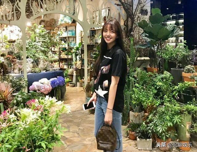  19歲擁有55億身價，娛樂圈都不敢惹她，就連成龍都不敢搭她的肩!