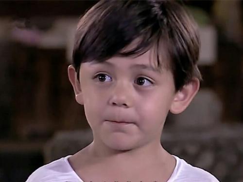 「吳奇隆前妻」嫁洋老公全家福曝光！「7歲混血女兒」齊瀏海萌翻全網  15歲繼女身材超正