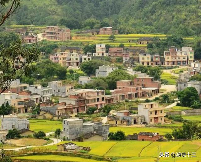 女孩第一次去男友家，飯桌上「看到准公公」後...  男友大吵一架後分手！