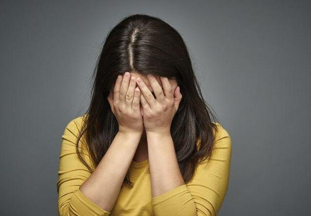 弟弟進城看哥哥,大嫂嫌髒不讓進屋,下樓聽到鄰居對話,傻住!