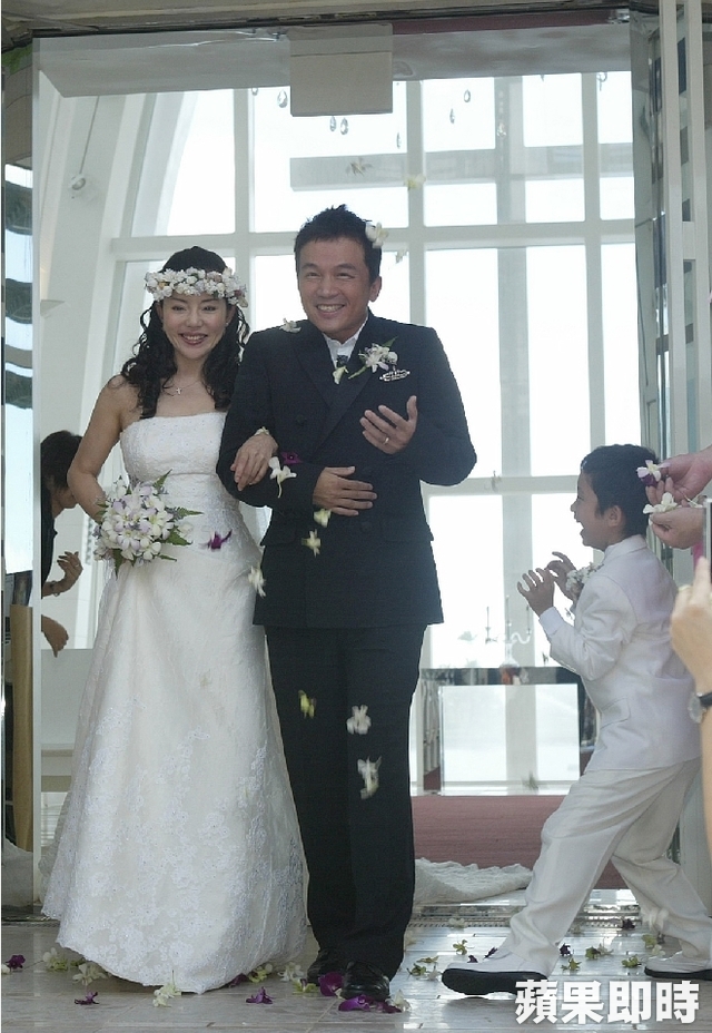 孫鵬年少荒唐出名 女人緣超好「一次交很多女友」 為兒「浪子回頭」復合狄鶯