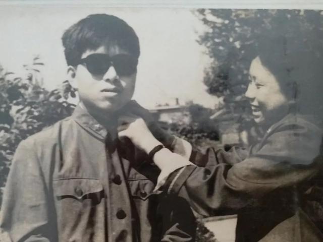 他因戰爭失去視力！妻子主動「照顧一輩子」  為家人苦讀成「推拿醫師」：她是我最美雙眼