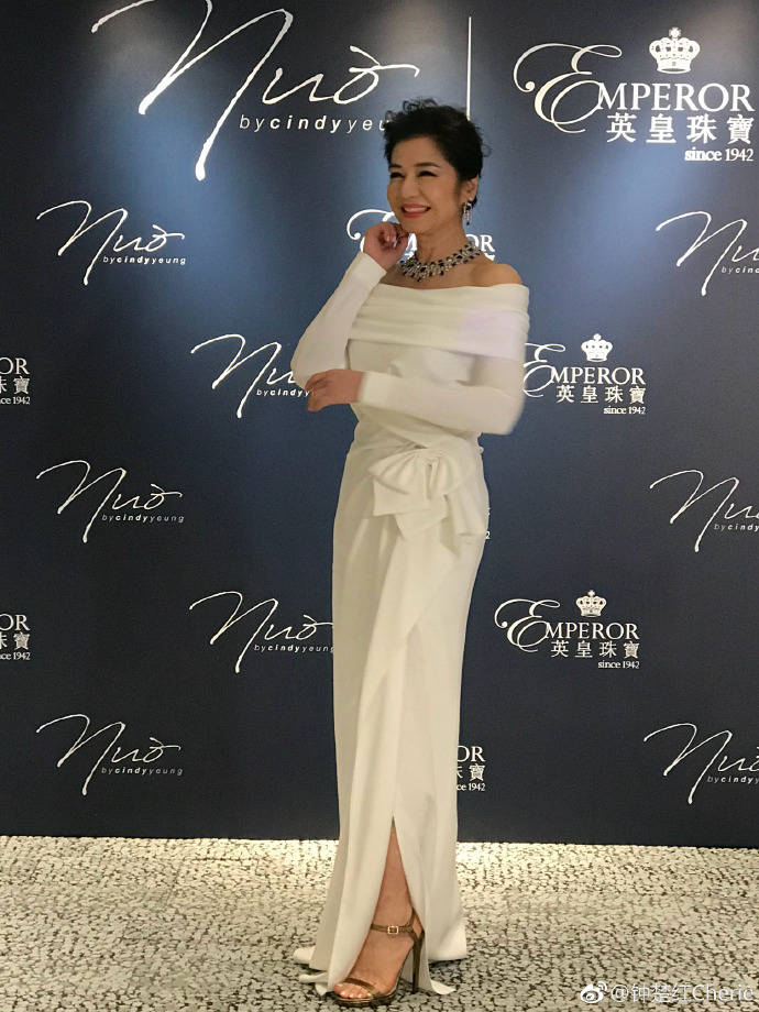 58歲鍾楚紅公開「不靠醫美凍齡術」美貌不輸30年前　為愛人單身11年：他給我的已足夠