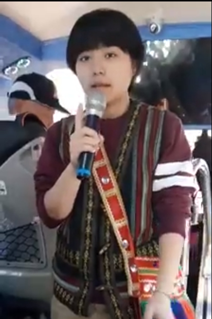 全程用背的！原住民妹妹「用破台語賣名產」：鬼很多才可以降價　整車人笑翻「錢馬上掏出來」  