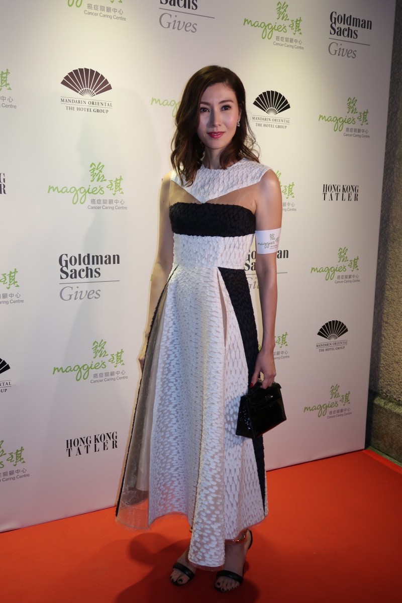 48歲李嘉欣婚後「凍齡美若18歲」！嫁入豪門卻「帶兒住1.3坪簡陋處」貧困體驗：一切得來不易