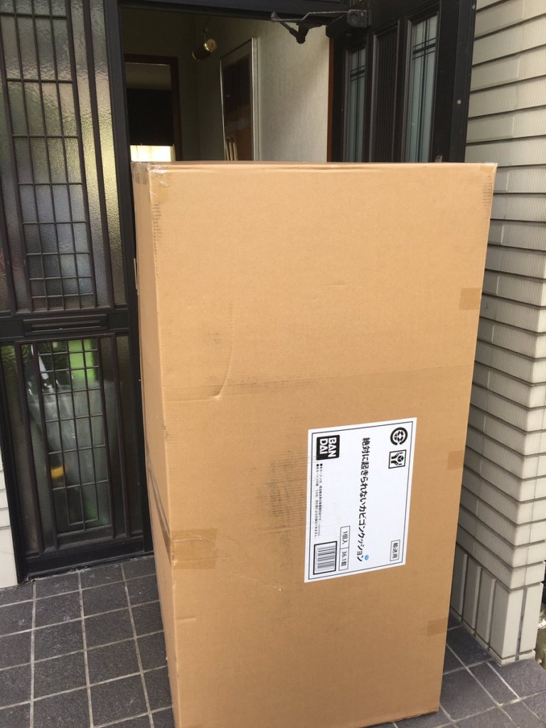 他興奮預購「150cm超巨大卡比獸娃娃」！　終於到貨「一開箱他1秒後悔」網笑翻：老婆會傻眼