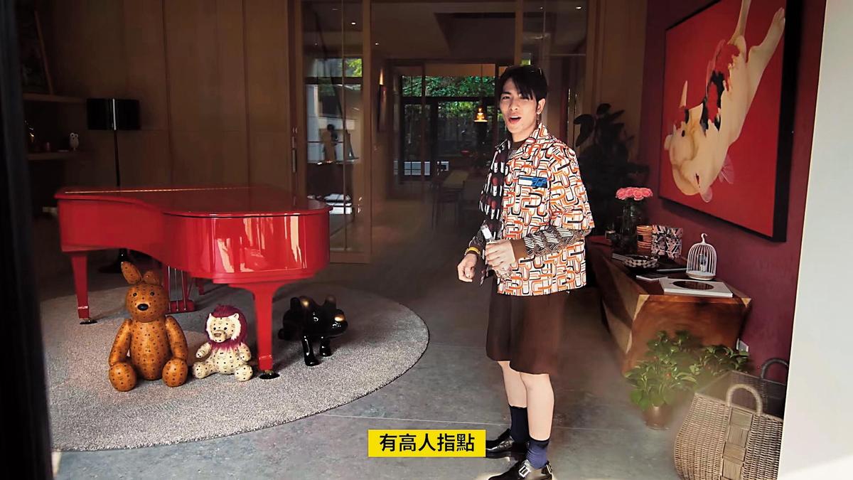 蕭敬騰獨居「8層樓破億豪宅」內部曝光！　10隻毛孩狂奔「不用出門遛狗」庭院就是公園