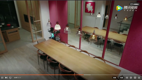 蕭敬騰獨居「8層樓破億豪宅」內部曝光！　10隻毛孩狂奔「不用出門遛狗」庭院就是公園