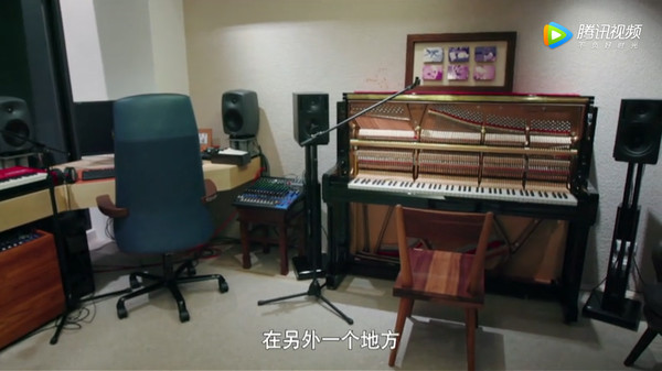 蕭敬騰獨居「8層樓破億豪宅」內部曝光！　10隻毛孩狂奔「不用出門遛狗」庭院就是公園