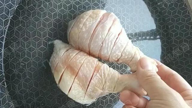 雞腿新做法，加上可樂，味道超級好，一個人吃四個都不夠
