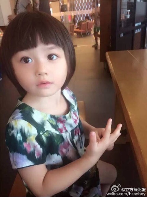 阿嬤養的！他出國辦事把「超萌天使系女兒」託給爸媽　幾個月後回家一看崩潰：根本換一個人