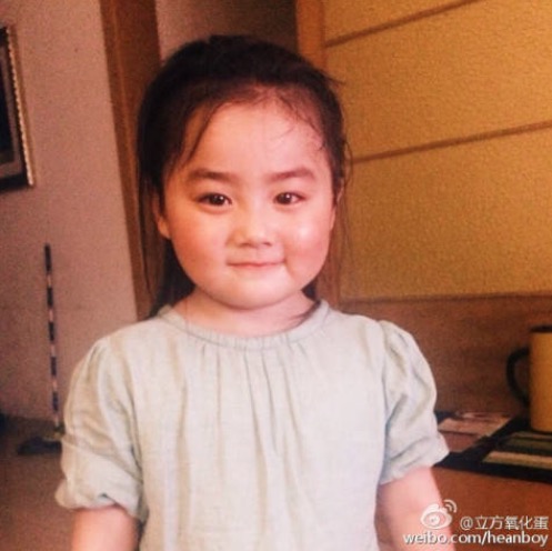 阿嬤養的！他出國辦事把「超萌天使系女兒」託給爸媽　幾個月後回家一看崩潰：根本換一個人