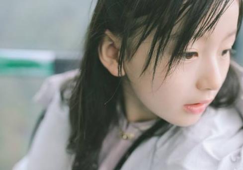 9歲童星「美若天仙」工作接不完！卸妝後「面容憔悴神情呆滯」網呼：還她純真童年