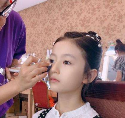9歲童星「美若天仙」工作接不完！卸妝後「面容憔悴神情呆滯」網呼：還她純真童年