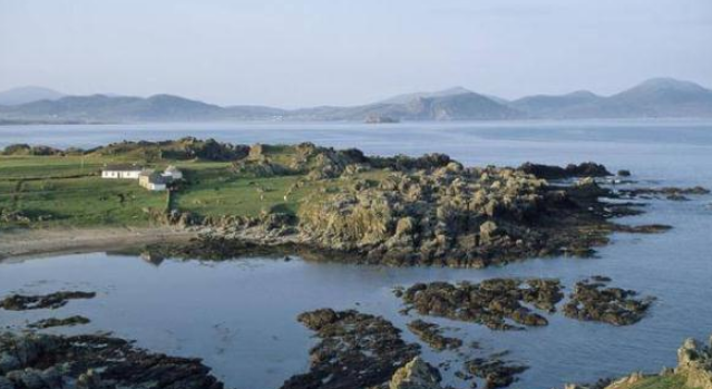 世界上最幸福的國家，每隔一陣就會「從天上掉魚」，運氣好能撿一頓海鮮大餐，不用辛苦勞作！ 