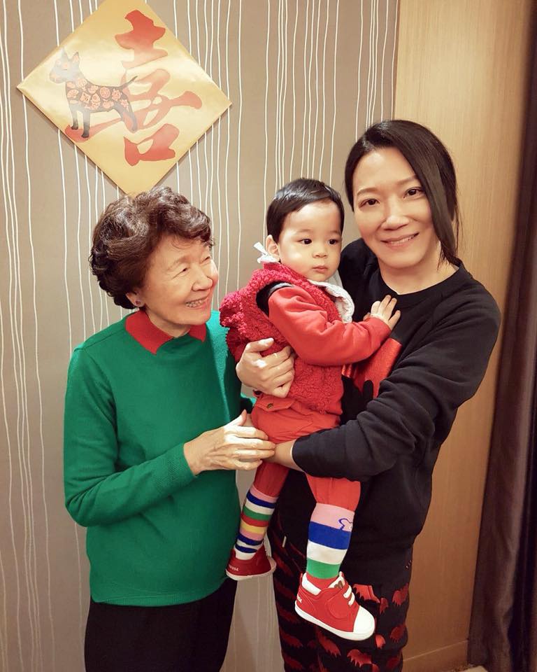 曲家瑞憶「從小父親管教嚴厲」讓她壓抑30年　爸走前囑託「好好顧媽媽」母女感情重回溫