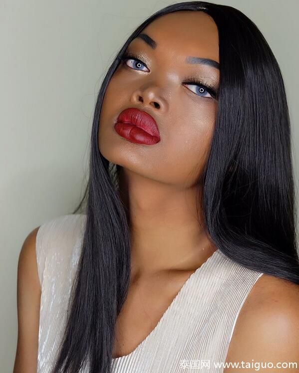 19歲少女「天生沒鼻樑」被整個社會嫌棄 意外被模特兒公司相中「上演醜女大翻身」贏得選美!