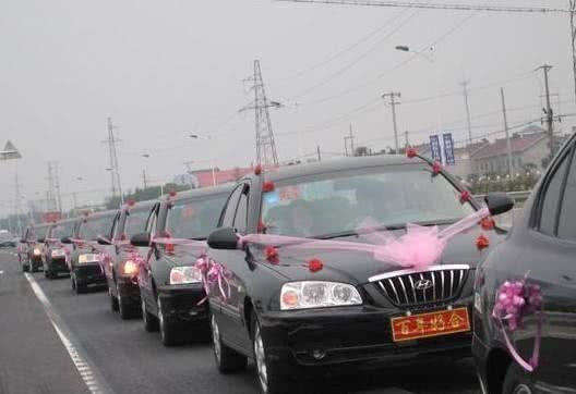 前女友結婚,我開車跟著車隊走了7公里,手機一亮,來了一條簡訊,我再也不敢追上去!