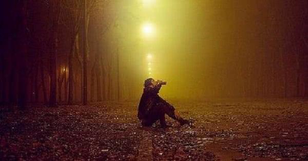 前女友結婚,我開車跟著車隊走了7公里,手機一亮,來了一條簡訊,我再也不敢追上去!