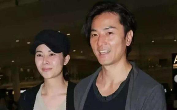 51歲鄭伊健罕見告白妻子！感謝她「盡力照顧公婆多年」結婚12年恩愛如初：有妻在才安心