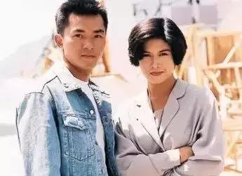 51歲鄭伊健罕見告白妻子！感謝她「盡力照顧公婆多年」結婚12年恩愛如初：有妻在才安心