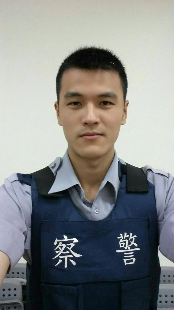 年輕警進餐廳喊話「等下有人來吃飯，錢算我的！」　老闆見到「下秒出現的客人」讚爆：太暖心