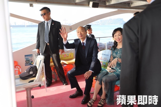 感動全場！韓國瑜「市長就職演講開始」愛河擠滿人潮　他用英文吶喊：「讓高雄走向全世界」