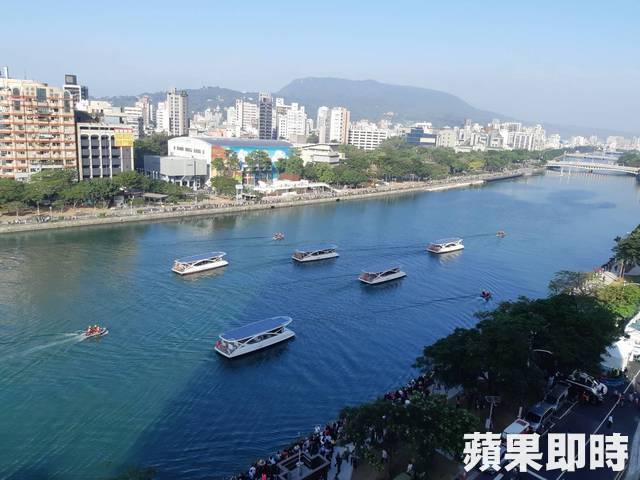 感動全場！韓國瑜「市長就職演講開始」愛河擠滿人潮　他用英文吶喊：「讓高雄走向全世界」