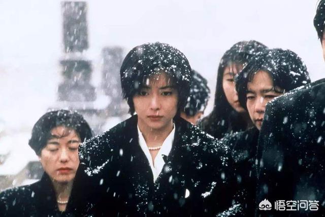 為何冬天下雪日本女生卻「從來不穿羽絨服」？只因「一個原因」讓她們在寒冬穿短裙