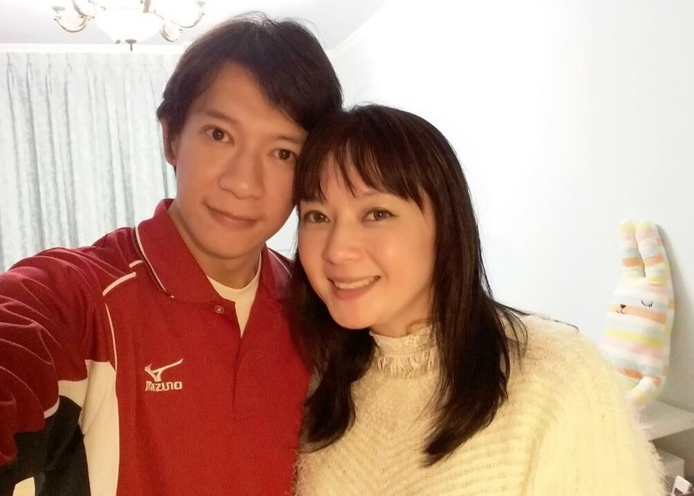 離婚4年又閃婚！徐展元「每天吻愛妻15次」婚後超幸福　「連睡覺都牽手」真愛不怕晚到