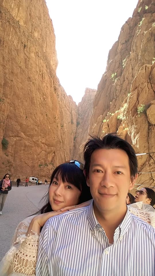 離婚4年又閃婚！徐展元「每天吻愛妻15次」婚後超幸福　「連睡覺都牽手」真愛不怕晚到