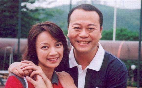 他與女友相愛21年，婚後才知老婆身價700億，曾被酸「吃軟飯」