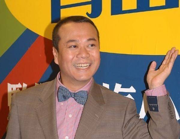 他與女友相愛21年，婚後才知老婆身價700億，曾被酸「吃軟飯」