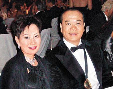 他與女友相愛21年，婚後才知老婆身價700億，曾被酸「吃軟飯」