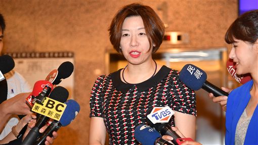 保護健保！旅外台胞「想到健保才回來」被嗆翻　立委決定「修法對付」網友全讚翻了