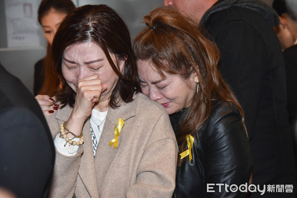 王彩樺淚送安迪!獨自躲角落崩潰「大哭到臉腫」 承諾替他照顧家人:沒你哪可能有我