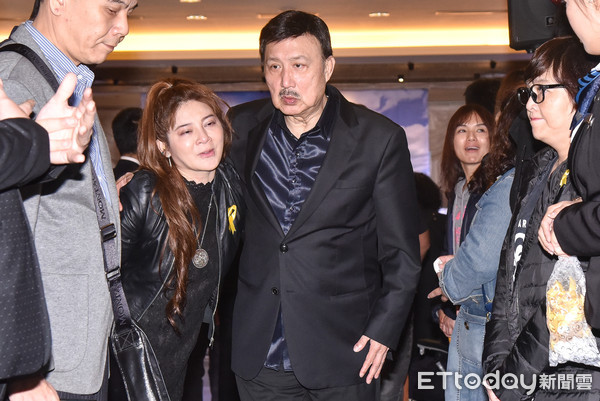 王彩樺淚送安迪!獨自躲角落崩潰「大哭到臉腫」 承諾替他照顧家人:沒你哪可能有我