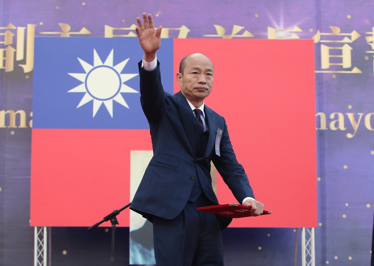 才不會忘記你呢!韓國瑜就職典禮「未邀陳其邁出席」 現場突然響起「對手競選歌曲」笑:有特別意義