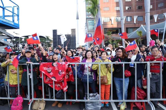 才不會忘記你呢!韓國瑜就職典禮「未邀陳其邁出席」 現場突然響起「對手競選歌曲」笑:有特別意義