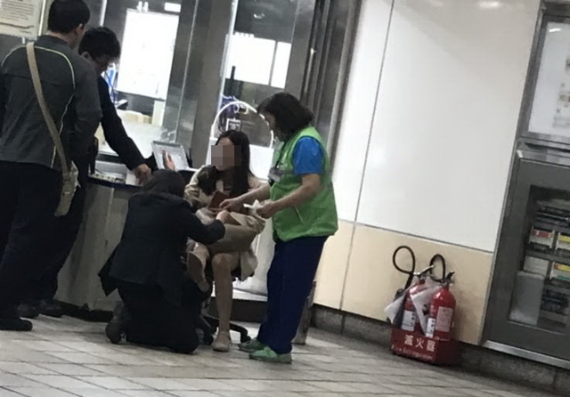 女人間的對決!轎車直接騎上BMW「車號竟都是9555」 警揭竟是「正宮向小三開戰」結局網傻眼