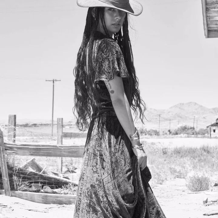 國民天后說自己只有錢!為愛「嫁醜男當農婦」4年後婚姻生活曝光,看完都想結婚了