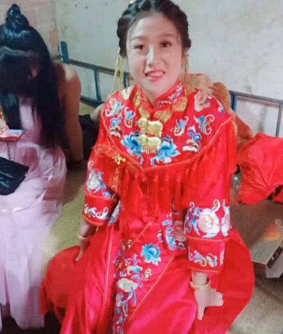 農村辦婚禮「男方卻家徒四壁」!看到「新娘的模樣」後網友:再次相信愛情