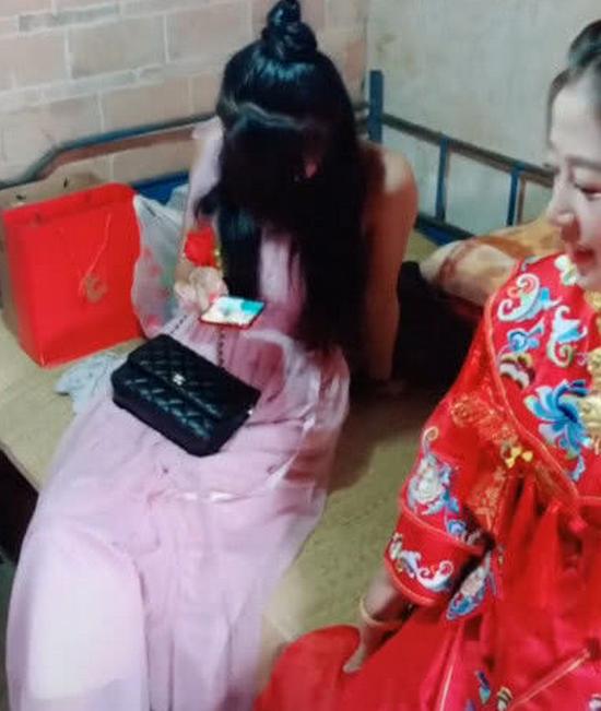 農村婚禮,男方家徒四壁,看新娘的模樣后,網友:再次相信愛情!