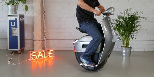偉士牌升級版？新款「單輪電動車」無論站、坐都能騎　不需催油門「就能啟動」網友搶著要