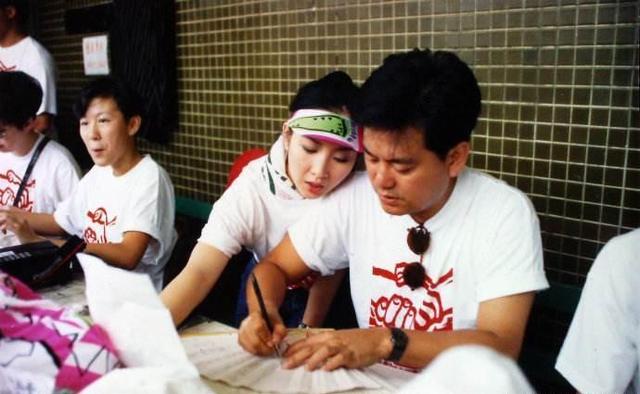 因拍戲生病「無法生子」影帝丈夫「2次破產不離棄」  相伴39年被寵成公主